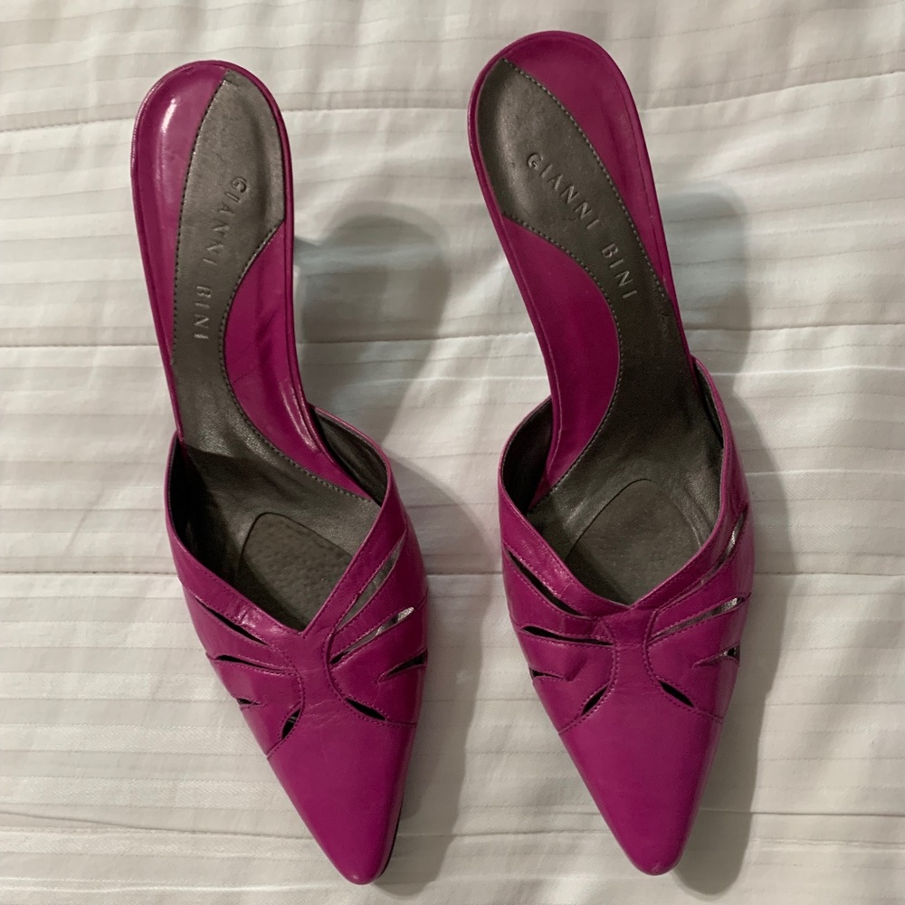 Gianni Bini Women's Magenta Pointed-Toe Slide Heels